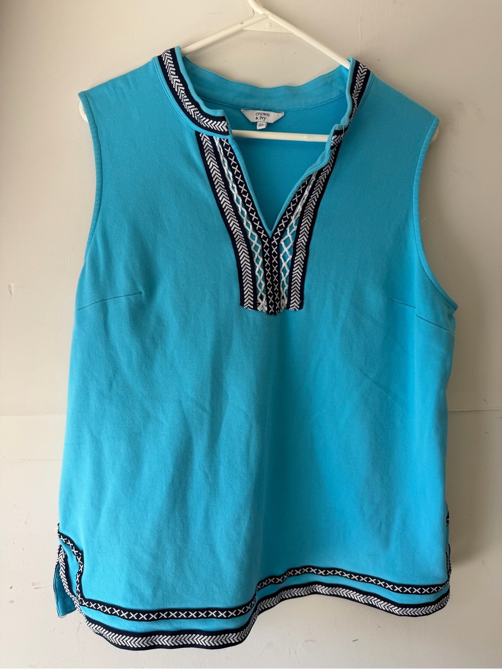 crown & ivy Turquoise Sleeveless V‑Neck Tank with Navy Trim